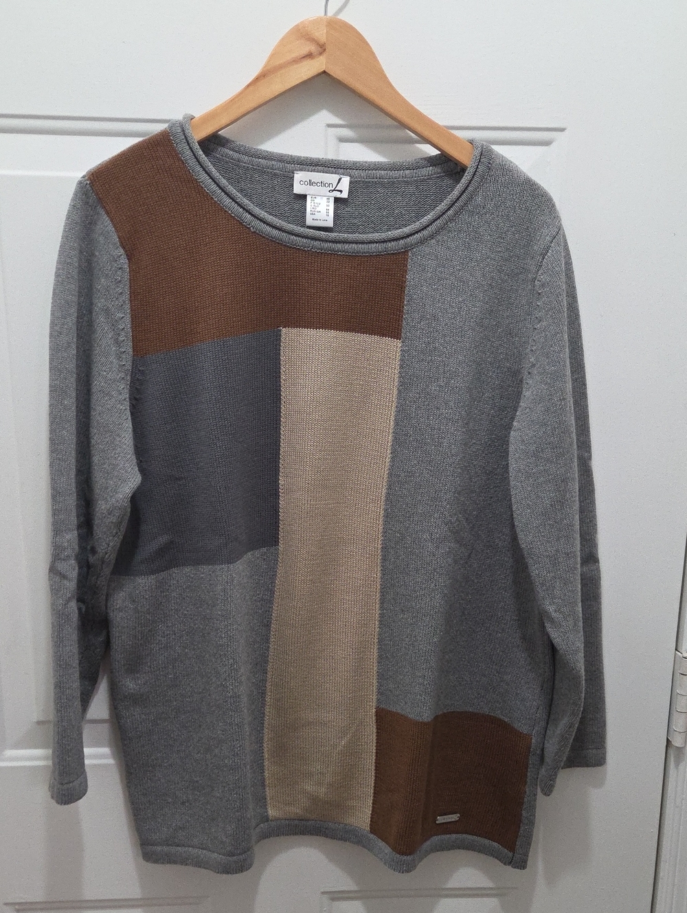 Collection L Women’s Grey Colorblock Crewneck Sweater 16